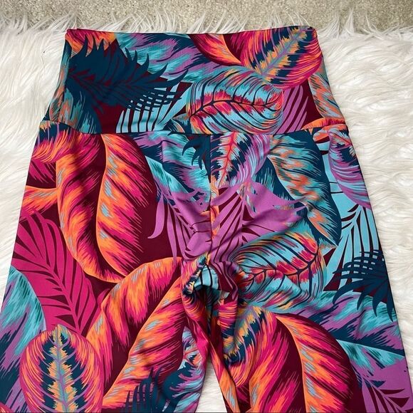 Onzie Lanai Capri Leggings - Picture 11 of 11